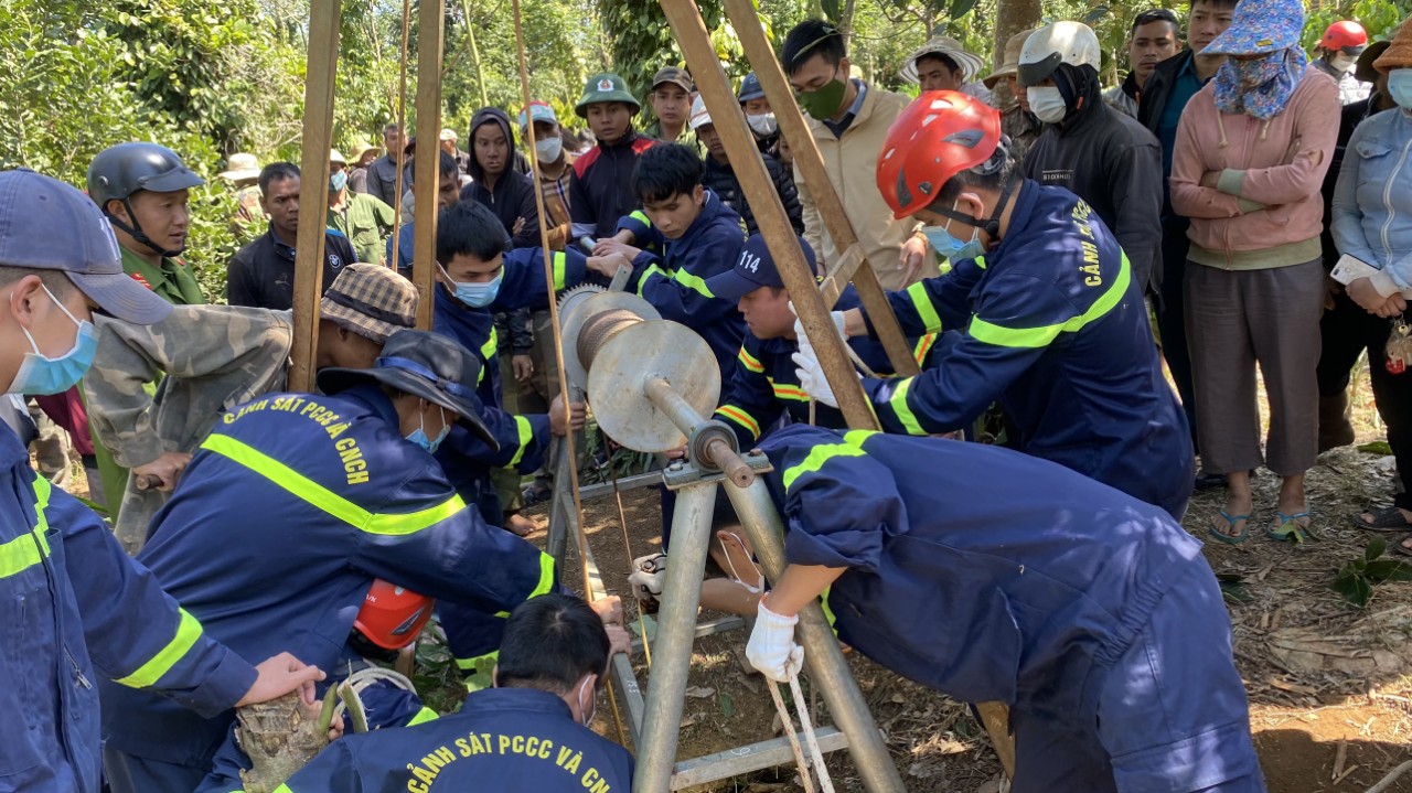 Cháu bé rơi giếng tử vong