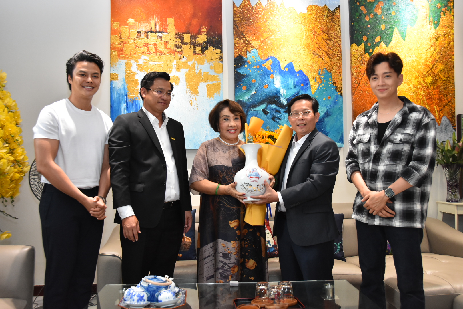 Khởi động chương trình “Mai Vàng tri ân” 2023 - Ảnh 3.