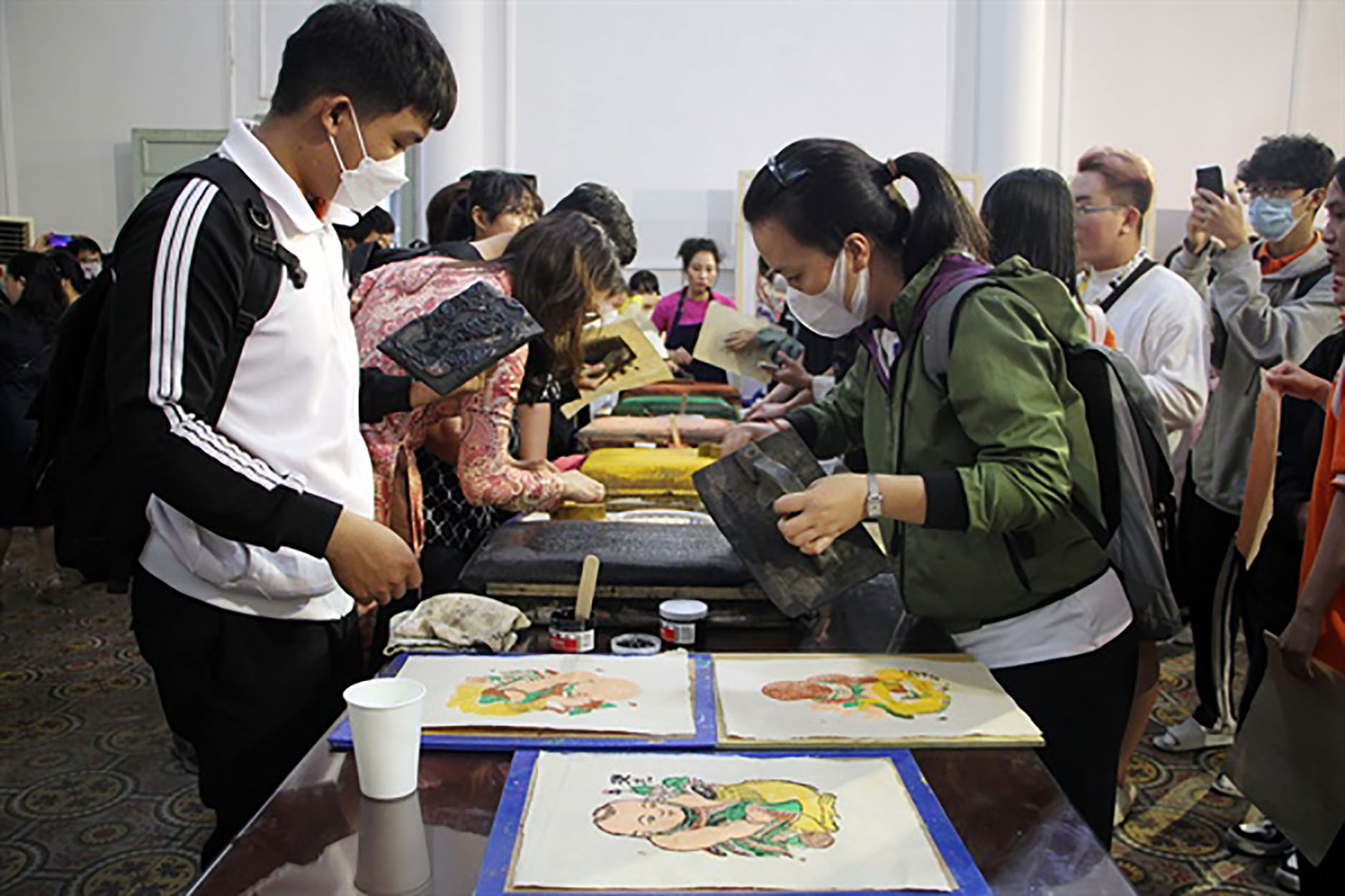 Mỹ thuật truyền thống v&agrave; giới trẻ - Ảnh 1.
