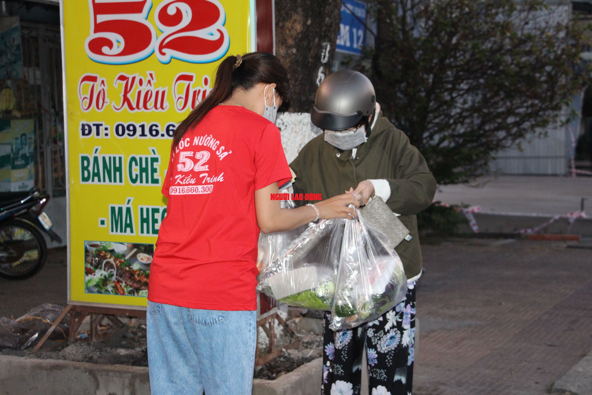CHÙM ẢNH: Cách nướng 1.000 con cá lóc ngày vía Thần Tài ở miền Tây - Ảnh 20.