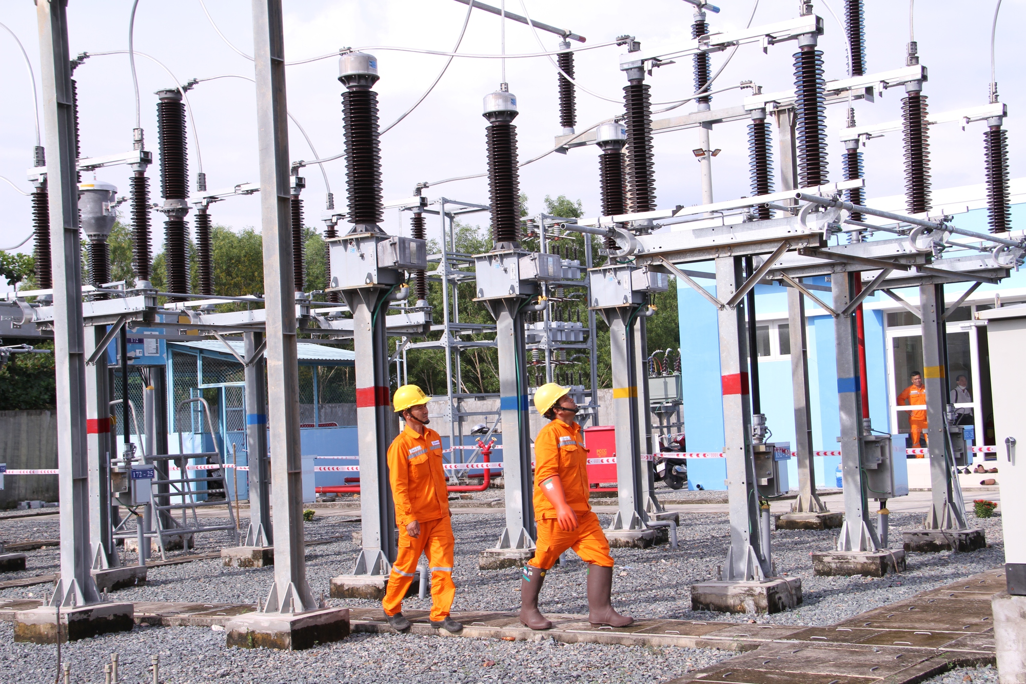 Điện lực miền Nam: Dòng điện “chạy” an toàn, đầy đủ trong dịp Tết Nguyên đán - Ảnh 4.