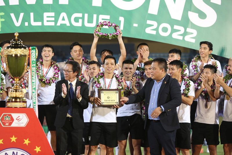 Bất ngờ với tiền thưởng cho danh hiệu vô địch V-League 2023 - Ảnh 2.