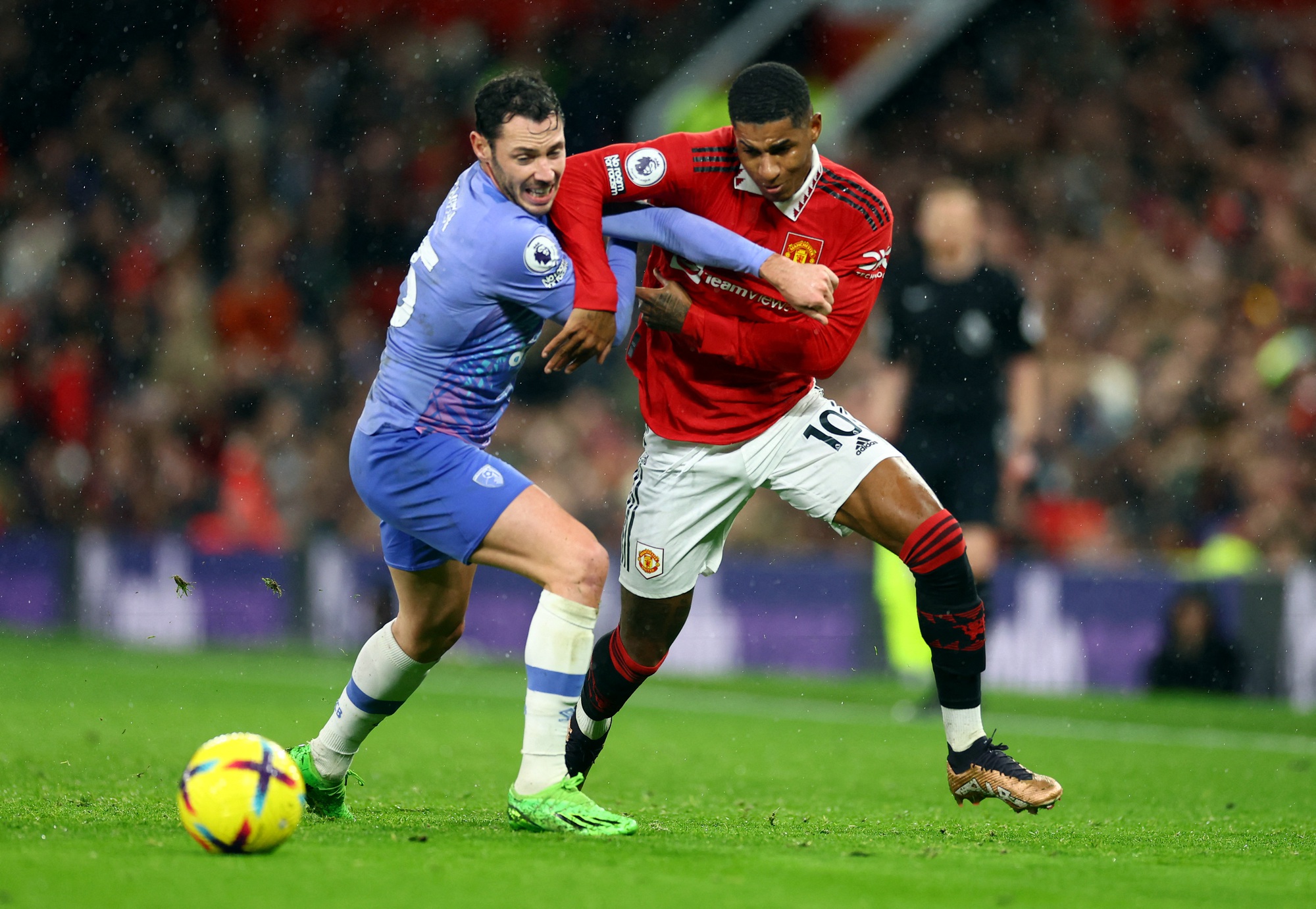 Thắng tưng bừng Bournemouth, Man United đại náo Top 3