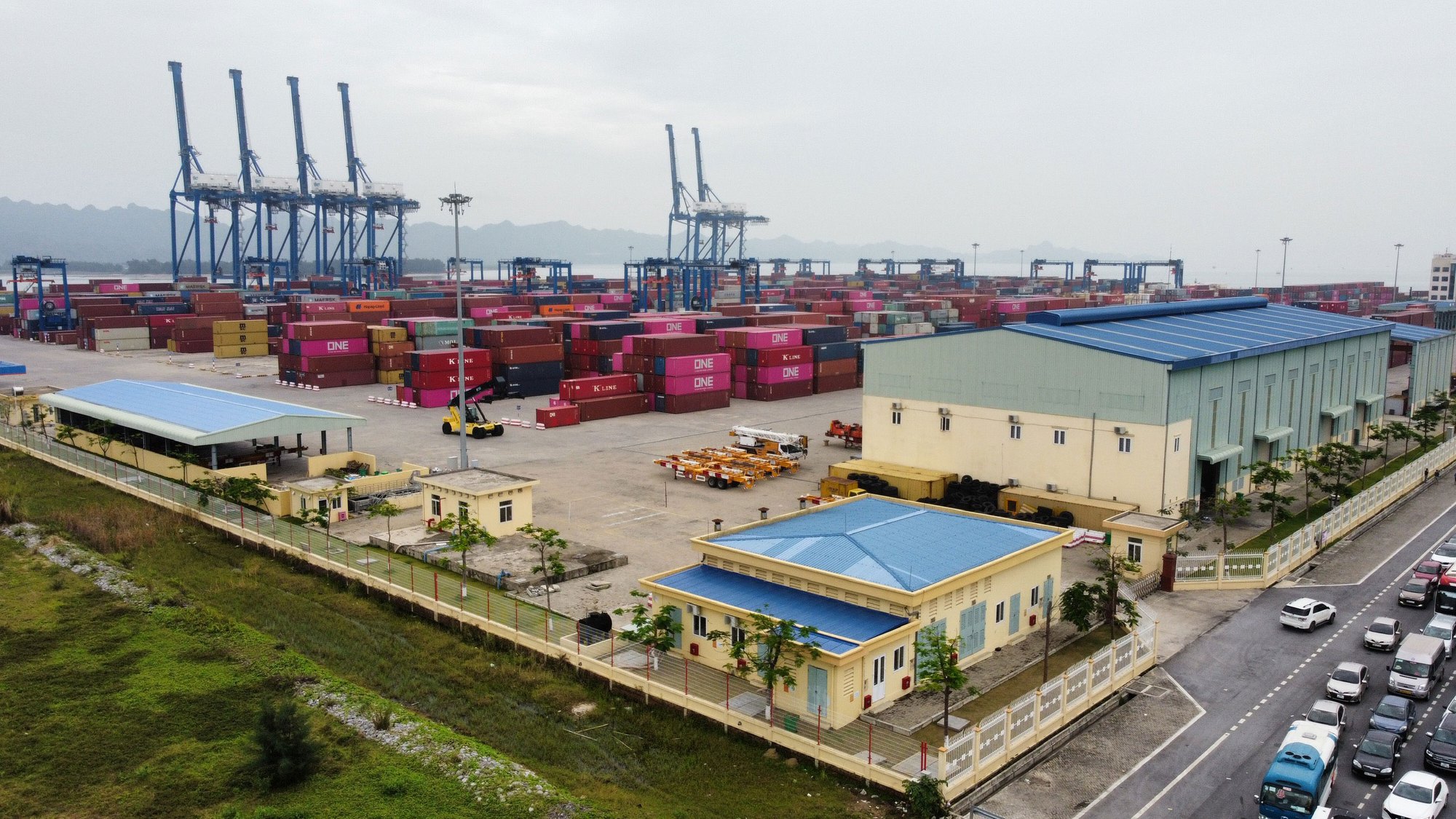 Hướng tới trung tâm logistics quốc tế