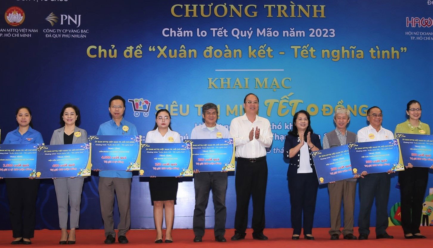 Chăm lo Tết cho người d&acirc;n kh&oacute; khăn - Ảnh 1.