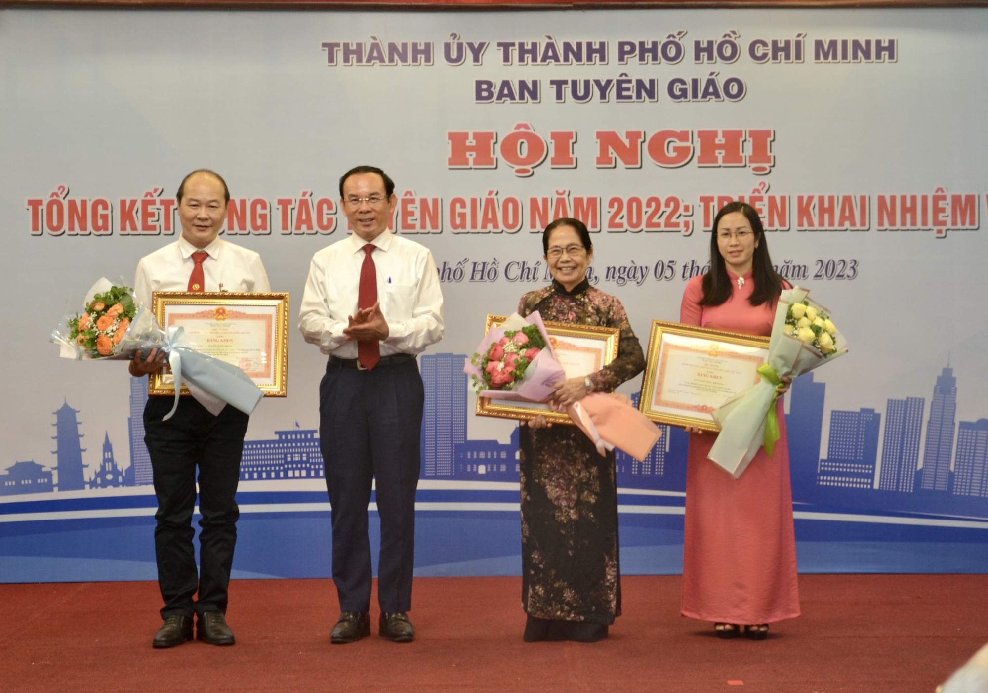 Cán bộ tuyên giáo phải là chiến sĩ trên mặt trận tư tưởng - Ảnh 3.