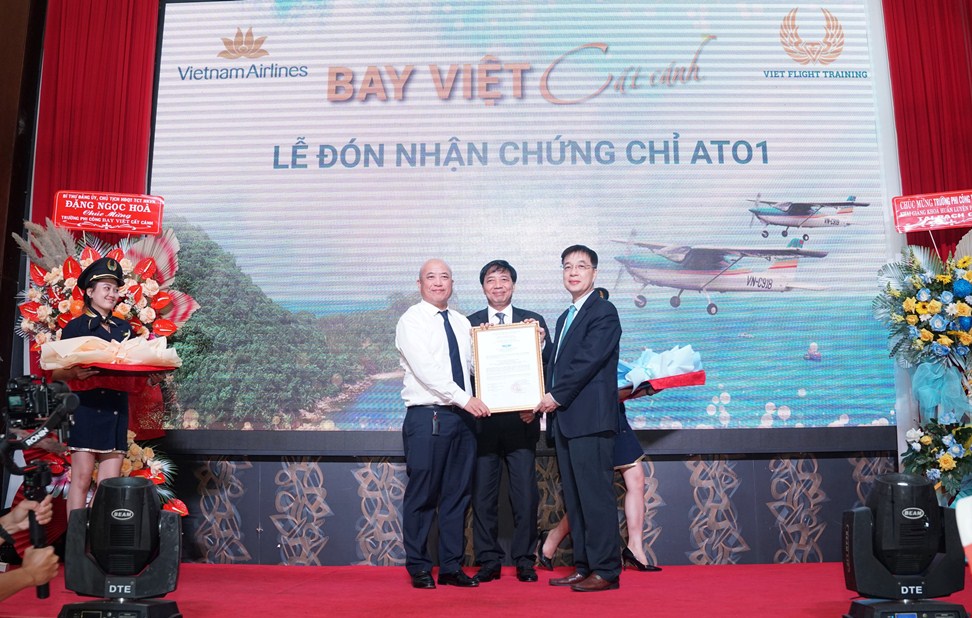 Trường đ&agrave;o tạo phi c&ocirc;ng d&acirc;n dụng đầu ti&ecirc;n khu vực miền Nam đi v&agrave;o hoạt động ở Ki&ecirc;n Giang - Ảnh 1.