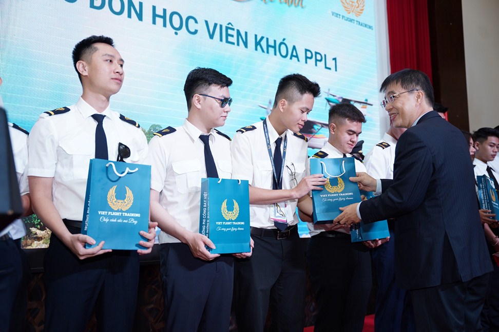 Trường đ&agrave;o tạo phi c&ocirc;ng d&acirc;n dụng đầu ti&ecirc;n khu vực miền Nam đi v&agrave;o hoạt động ở Ki&ecirc;n Giang - Ảnh 3.