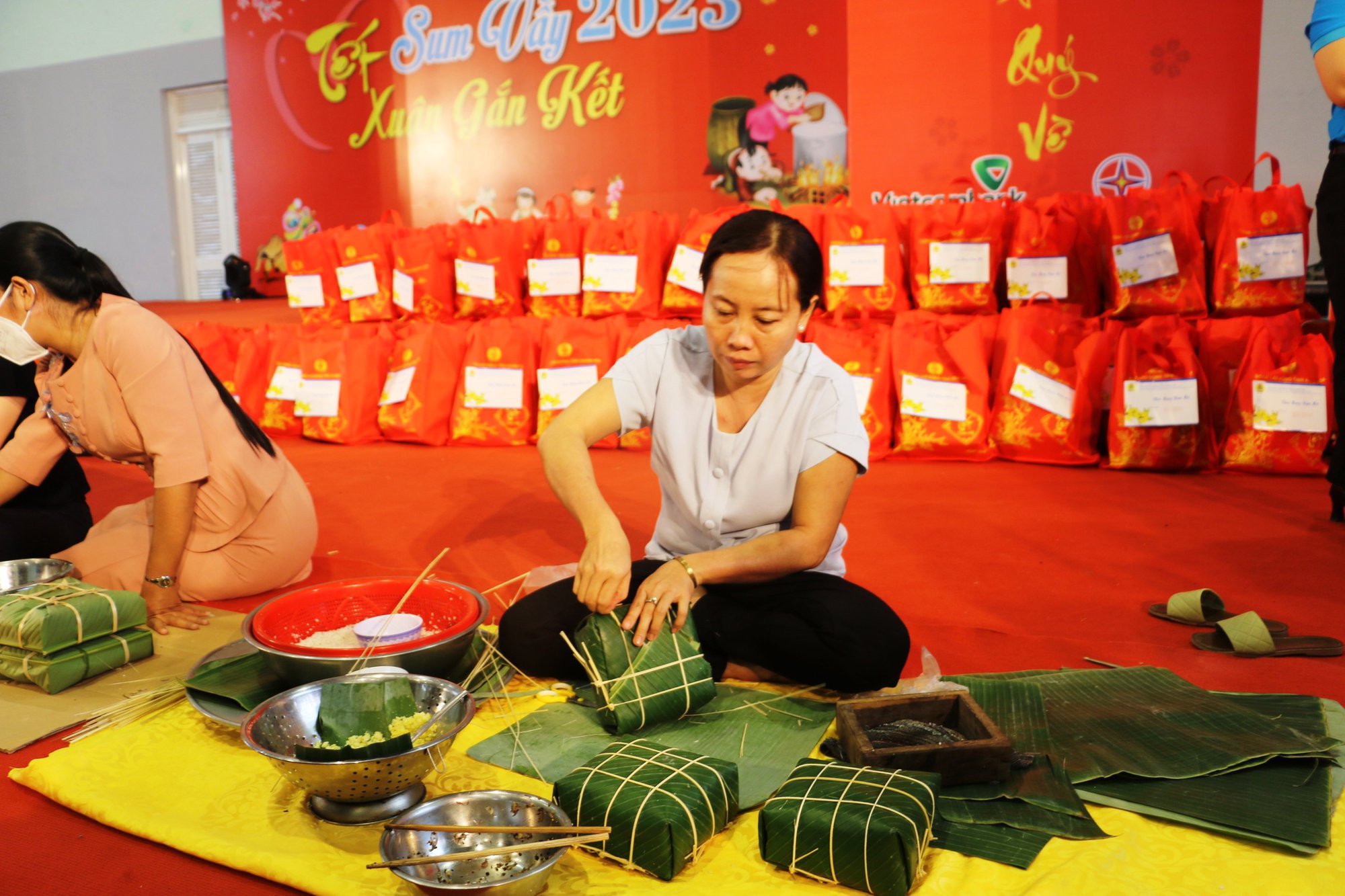 Kh&aacute;nh H&ograve;a: Mang Tết đến người lao động kh&oacute; khăn - Ảnh 10.