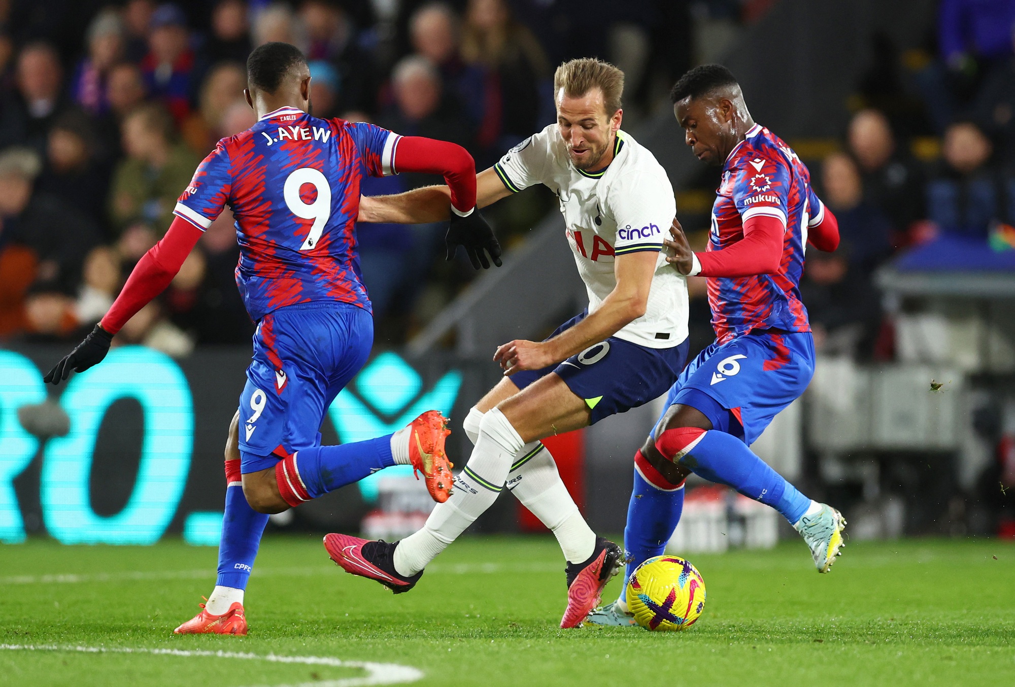 B&ugrave;ng nổ trận derby London, Tottenham trở lại cuộc đua Top 4 - Ảnh 1.