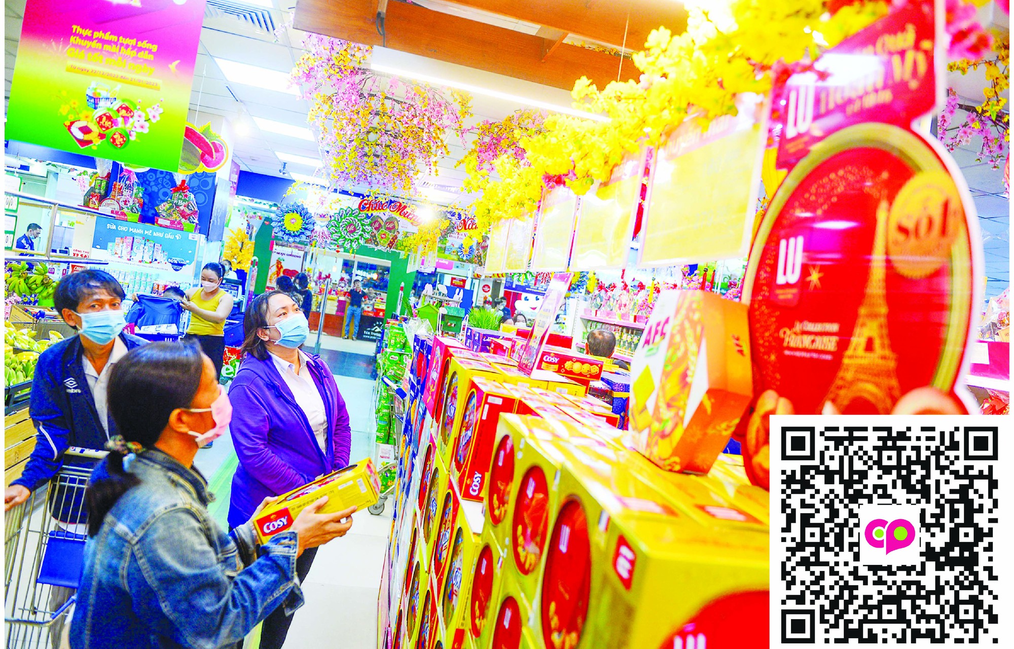 Người d&acirc;n TP HCM cấp tập sắm Tết - Ảnh 1.