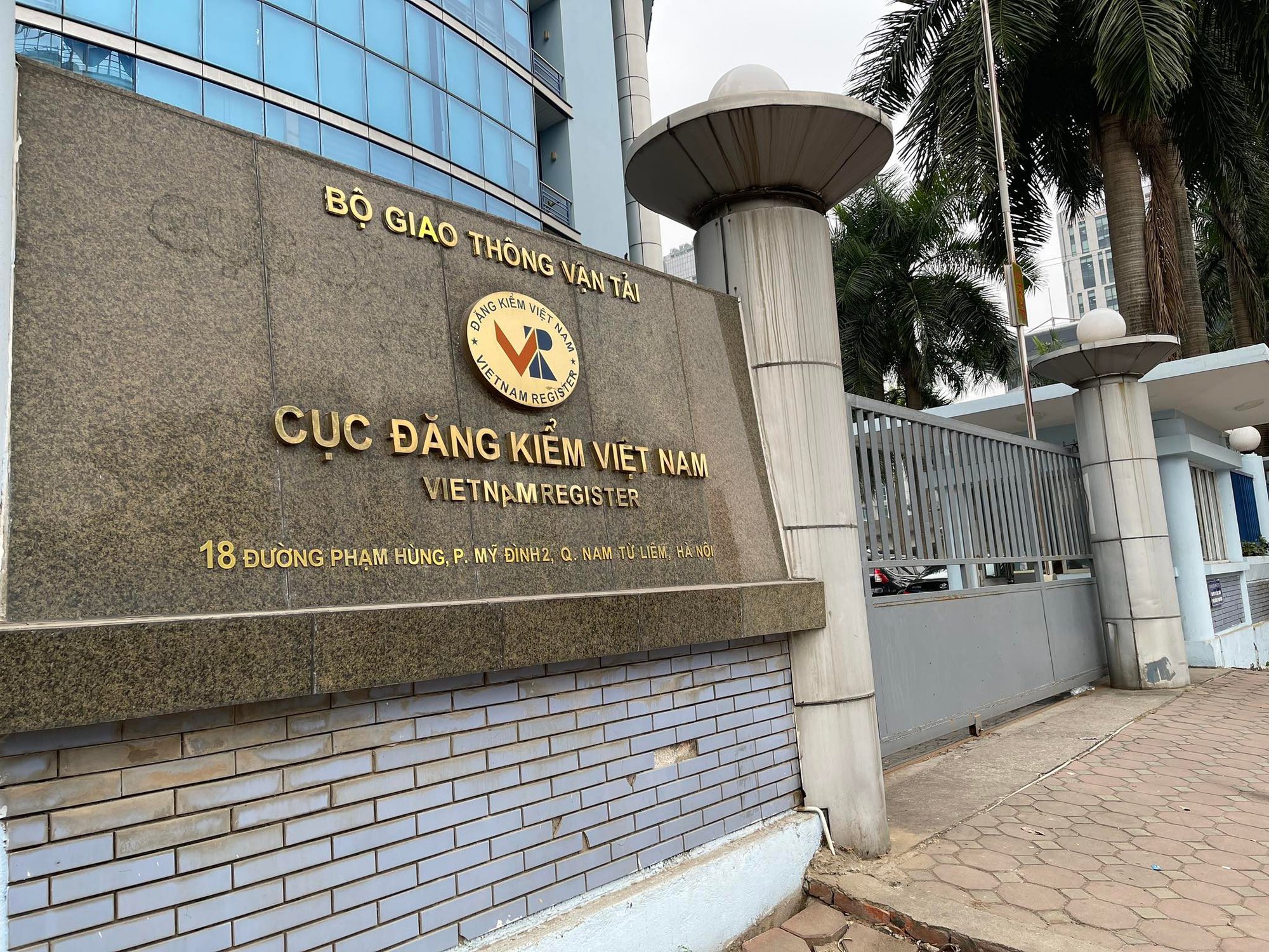 Hàng chục cảnh sát lần thứ 2 khám xét tại Cục Đăng kiểm