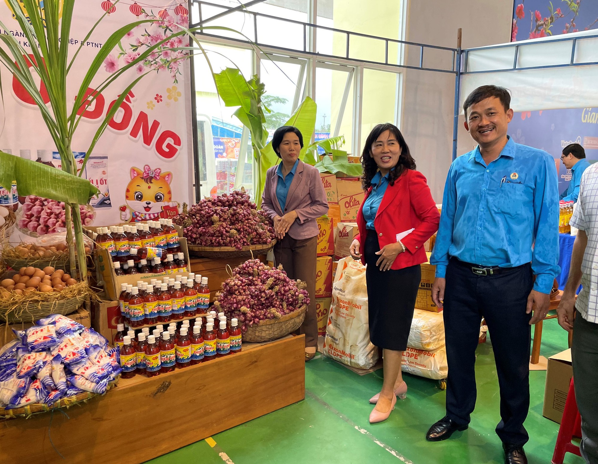 Kh&aacute;nh H&ograve;a: Mang Tết đến người lao động kh&oacute; khăn - Ảnh 8.