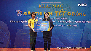 Người dân vui mừng đi “Siêu thị mini Tết 0 đồng”