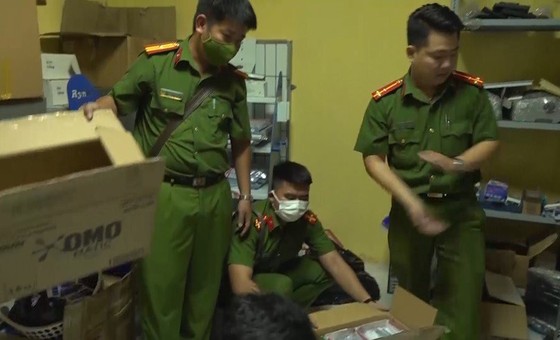 Cách thức giám đốc trung tâm đăng kiểm không biết chữ "chỉ đường" cho nhân viên vi phạm
