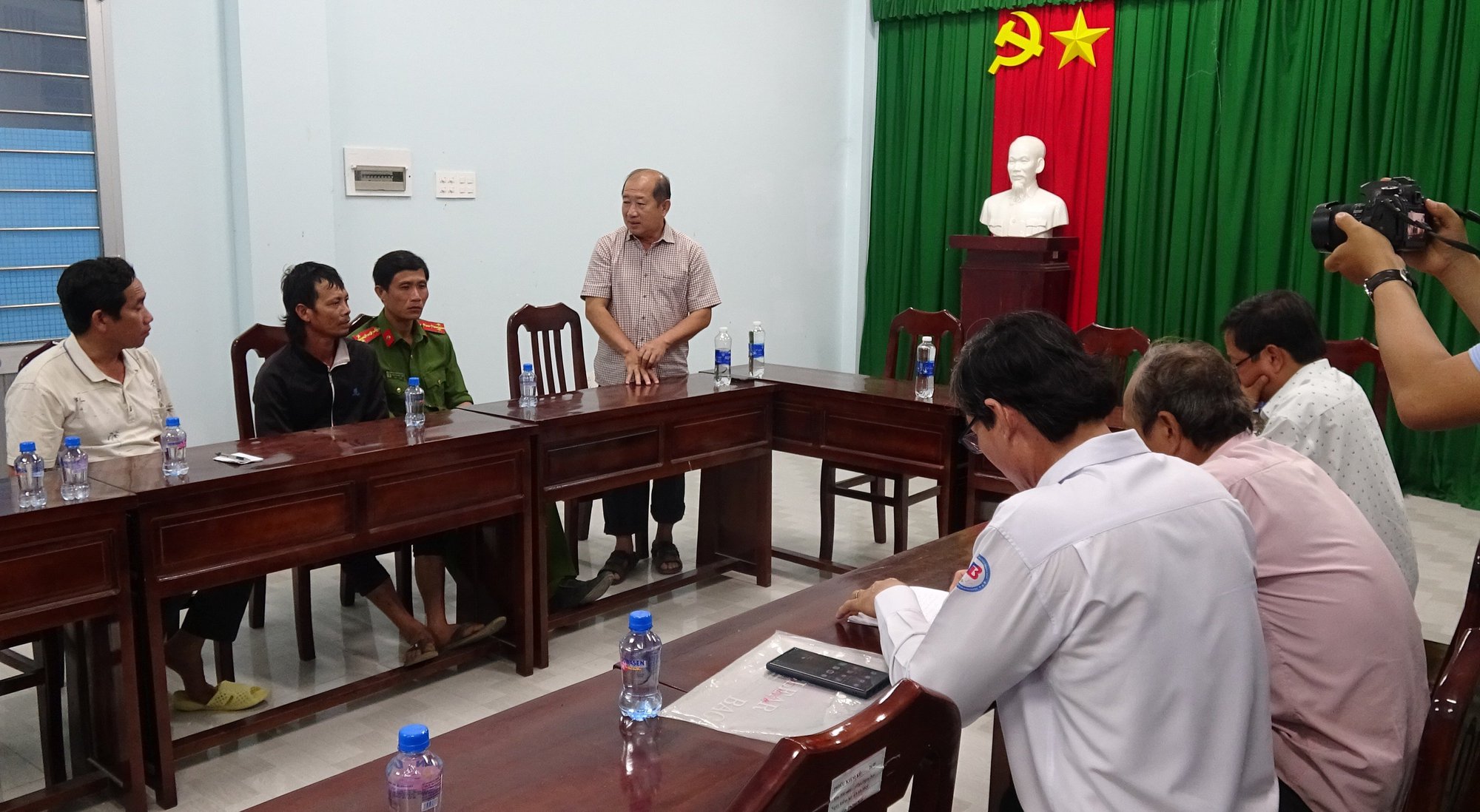 Diễn biến mới vụ b&eacute; trai được x&aacute;c định tử vong sau khi lọt v&agrave;o trụ b&ecirc;-t&ocirc;ng - Ảnh 2.