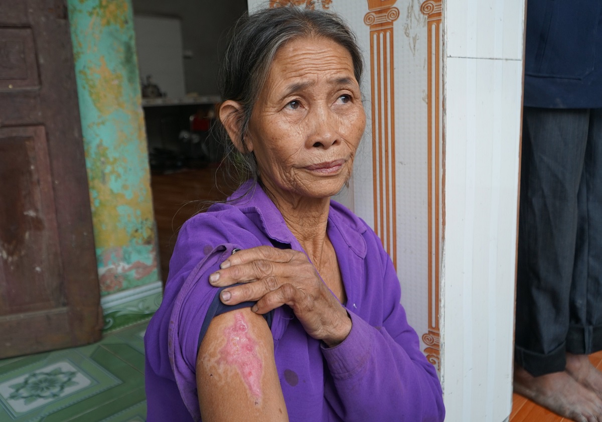 Một gia đ&igrave;nh ở Thanh H&oacute;a phải di tản v&igrave; đồ đạc li&ecirc;n tục bốc ch&aacute;y kh&ocirc;ng r&otilde; nguy&ecirc;n nh&acirc;n - Ảnh 4.