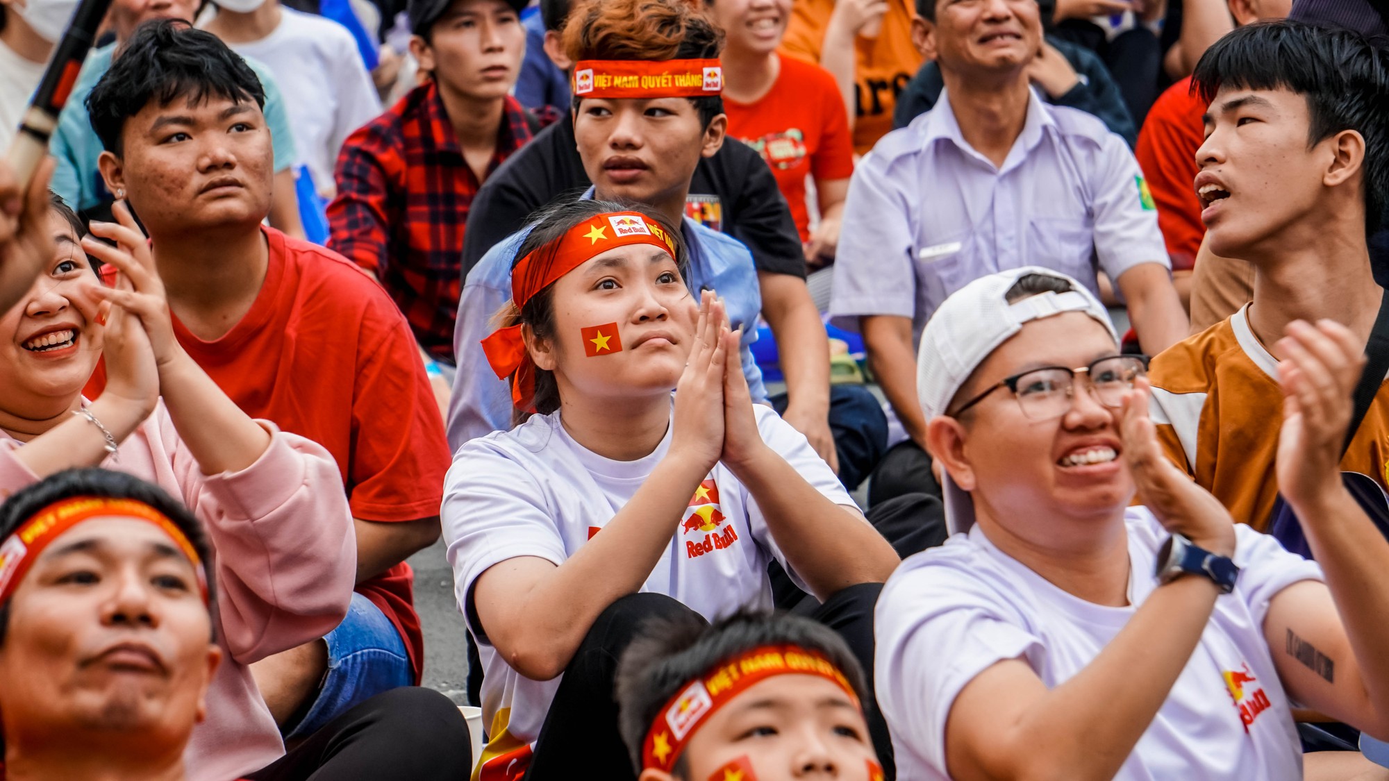 Văn Lâm vững vàng ở Indonesia, CĐV TP HCM vẫn giữ lửa chờ trận bán kết lượt về - Ảnh 2.