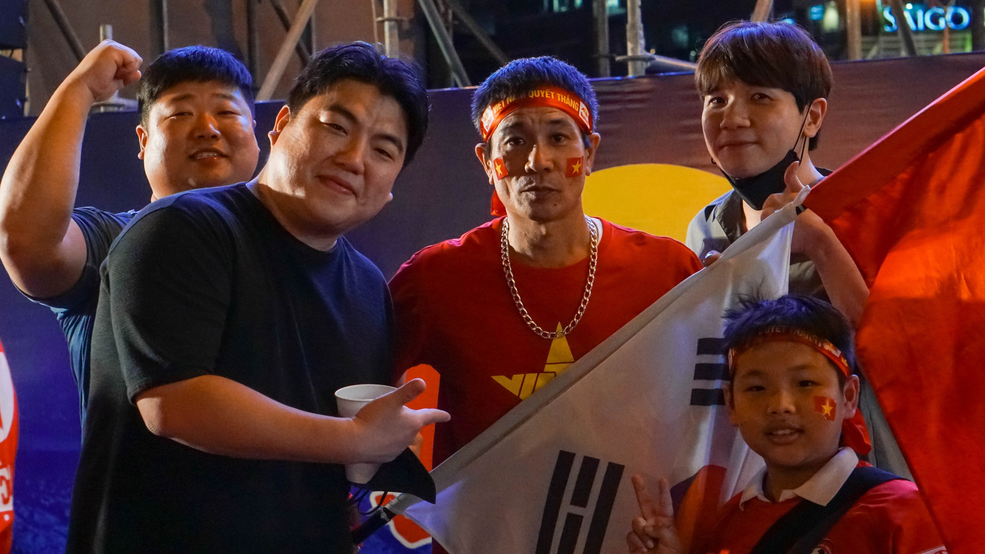 Văn Lâm vững vàng ở Indonesia, CĐV TP HCM vẫn giữ lửa chờ trận bán kết lượt về - Ảnh 12.