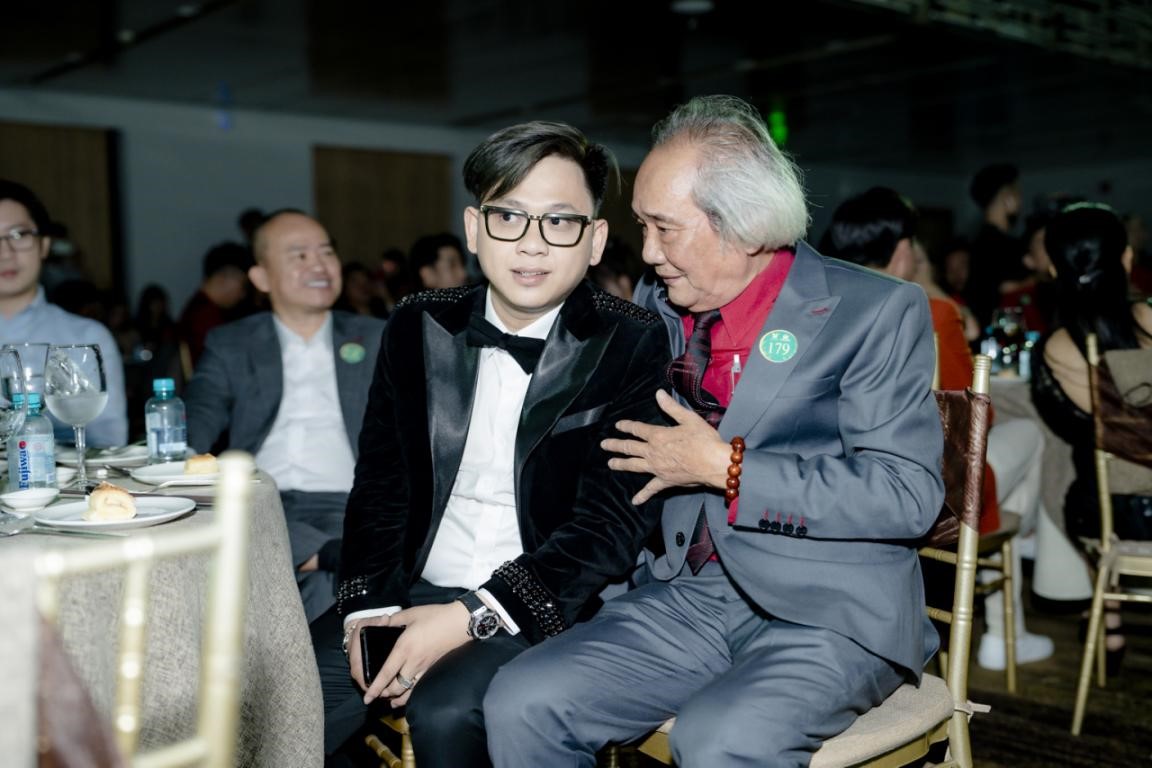 D&agrave;n Sao Việt khoe sắc trong đại tiệc Year And Party của thương hiệu Suit Mon Amie - Ảnh 8.