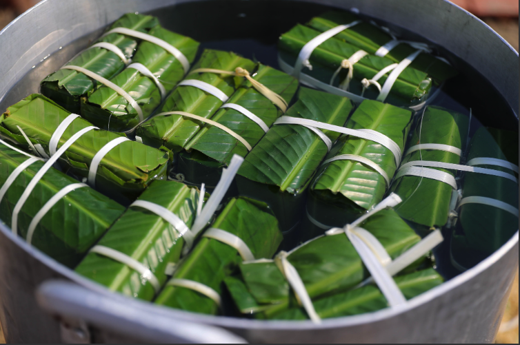 Ch&ugrave;a Tam Ch&uacute;c g&oacute;i 10.000 b&aacute;nh chưng tặng người ngh&egrave;o - Ảnh 6.