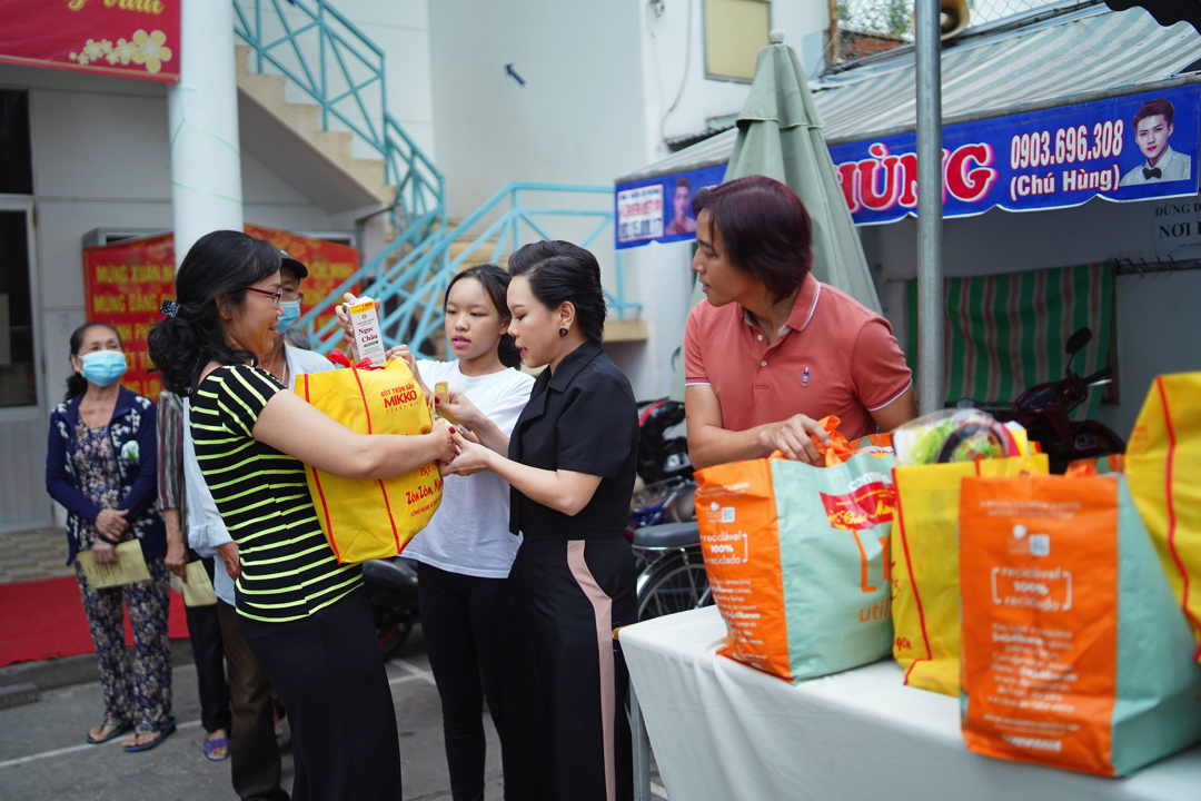 B&iacute; quyết hạnh ph&uacute;c của gia đ&igrave;nh nghệ sĩ Việt Hương - Ảnh 2.