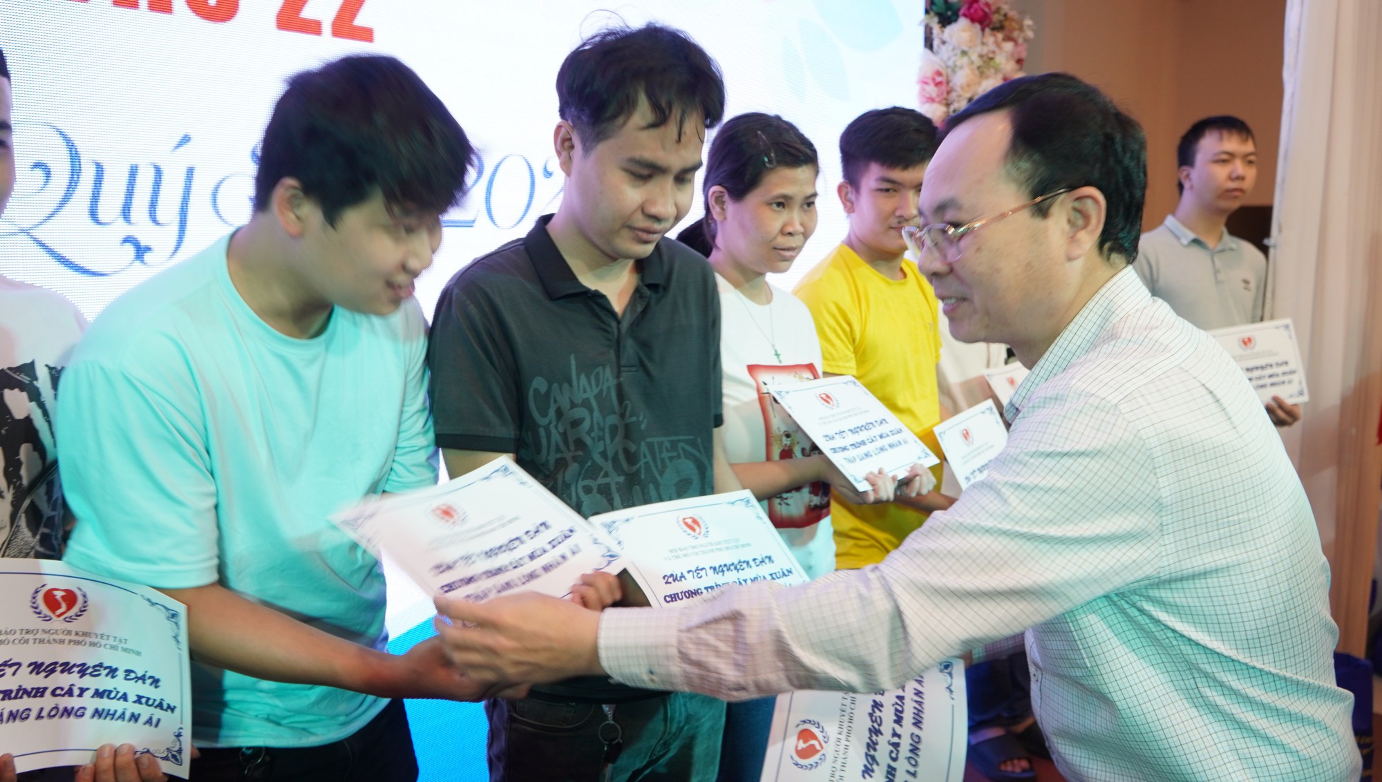 Tết tr&agrave;n ngập y&ecirc;u thương của người khuyết tật, trẻ mồ c&ocirc;i tại TP HCM - Ảnh 1.