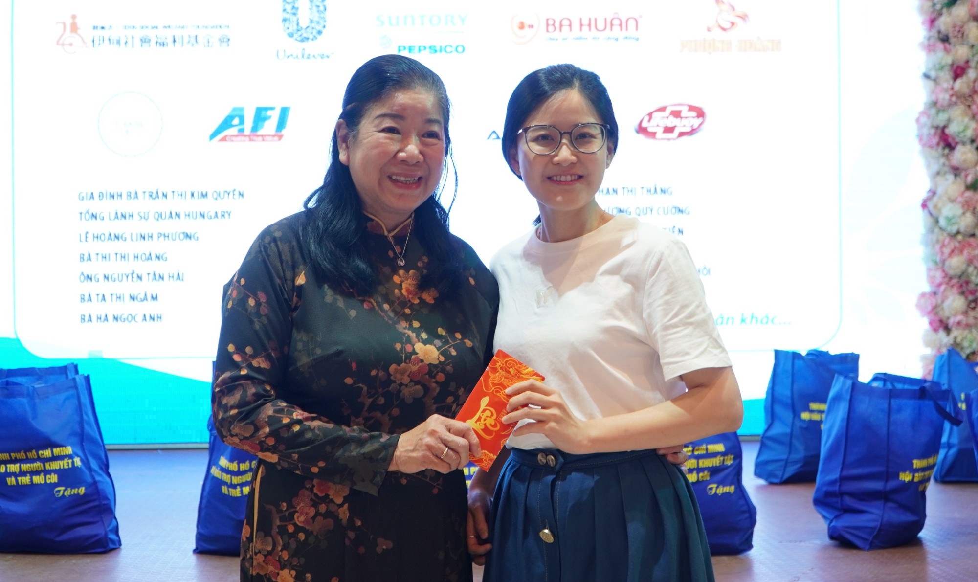 Tết tr&agrave;n ngập y&ecirc;u thương của người khuyết tật, trẻ mồ c&ocirc;i tại TP HCM - Ảnh 9.