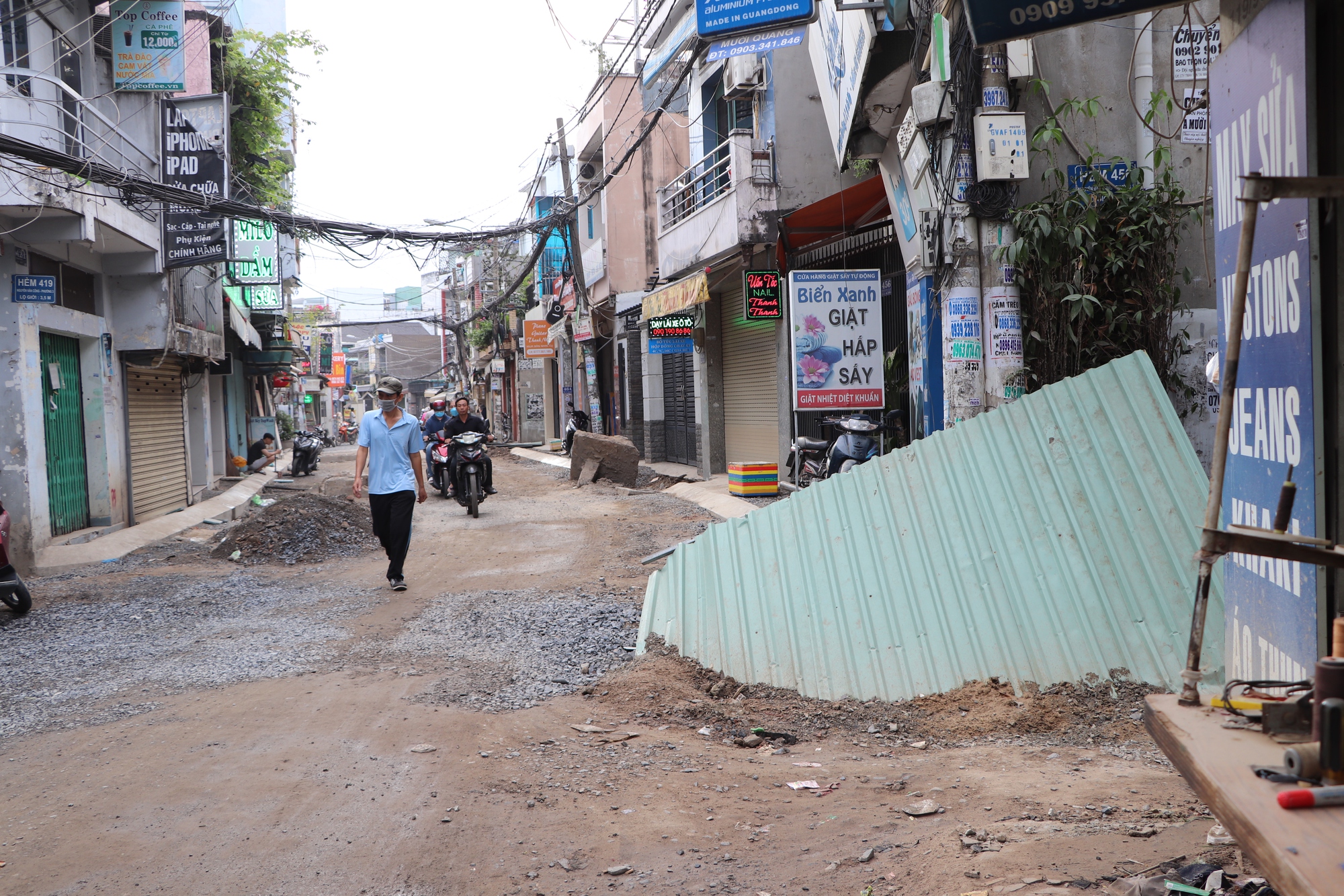 Clip: Con đường gần 2,2 km thi công 2 năm chưa xong