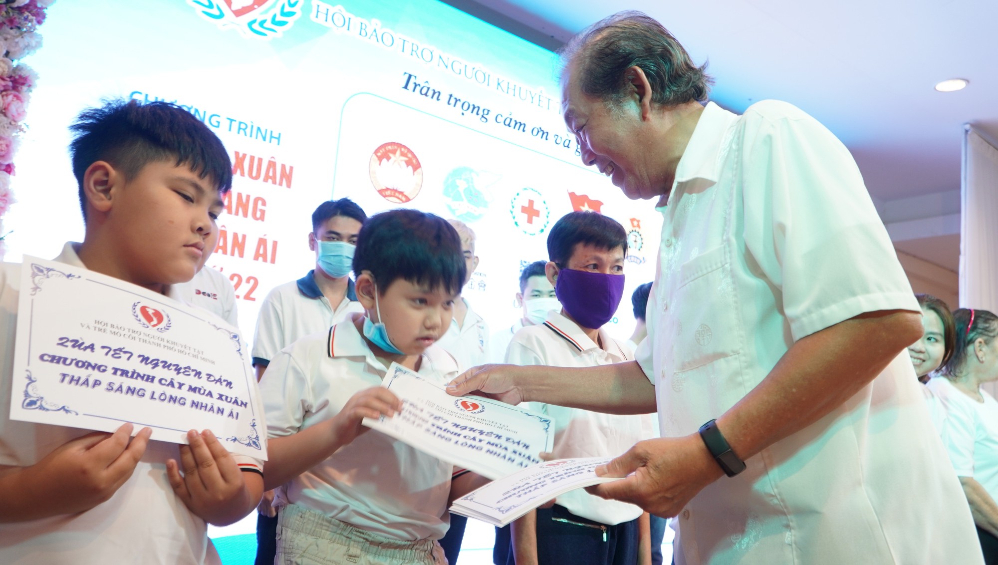 Tết tr&agrave;n ngập y&ecirc;u thương của người khuyết tật, trẻ mồ c&ocirc;i tại TP HCM - Ảnh 2.