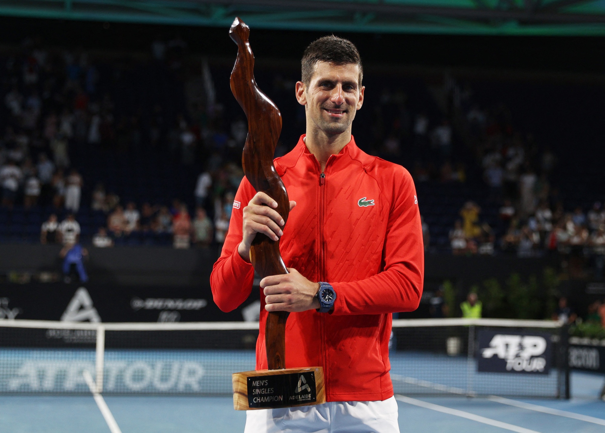 Ngược dòng đẳng cấp, Djokovic đoạt danh hiệu đầu tiên của năm 2023