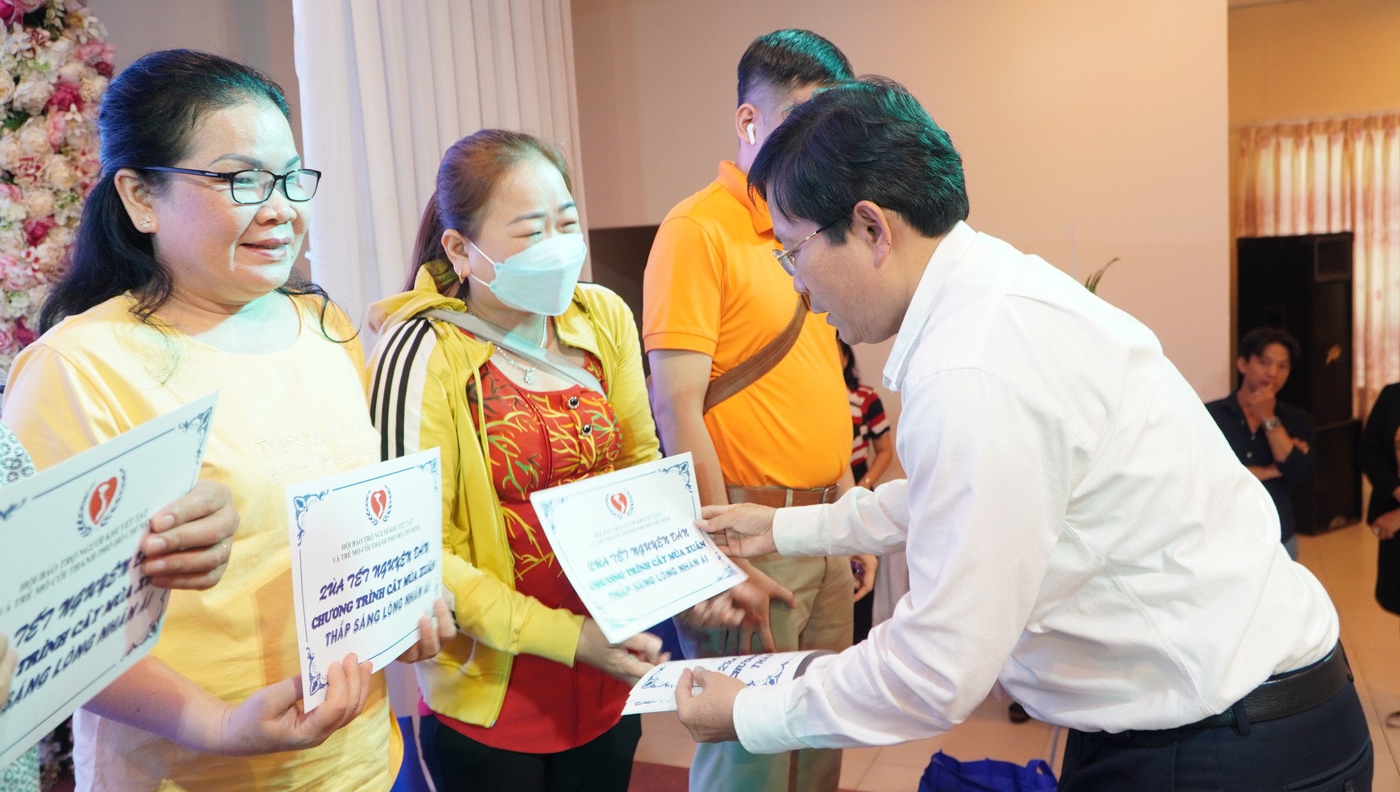 Tết tr&agrave;n ngập y&ecirc;u thương của người khuyết tật, trẻ mồ c&ocirc;i tại TP HCM - Ảnh 6.