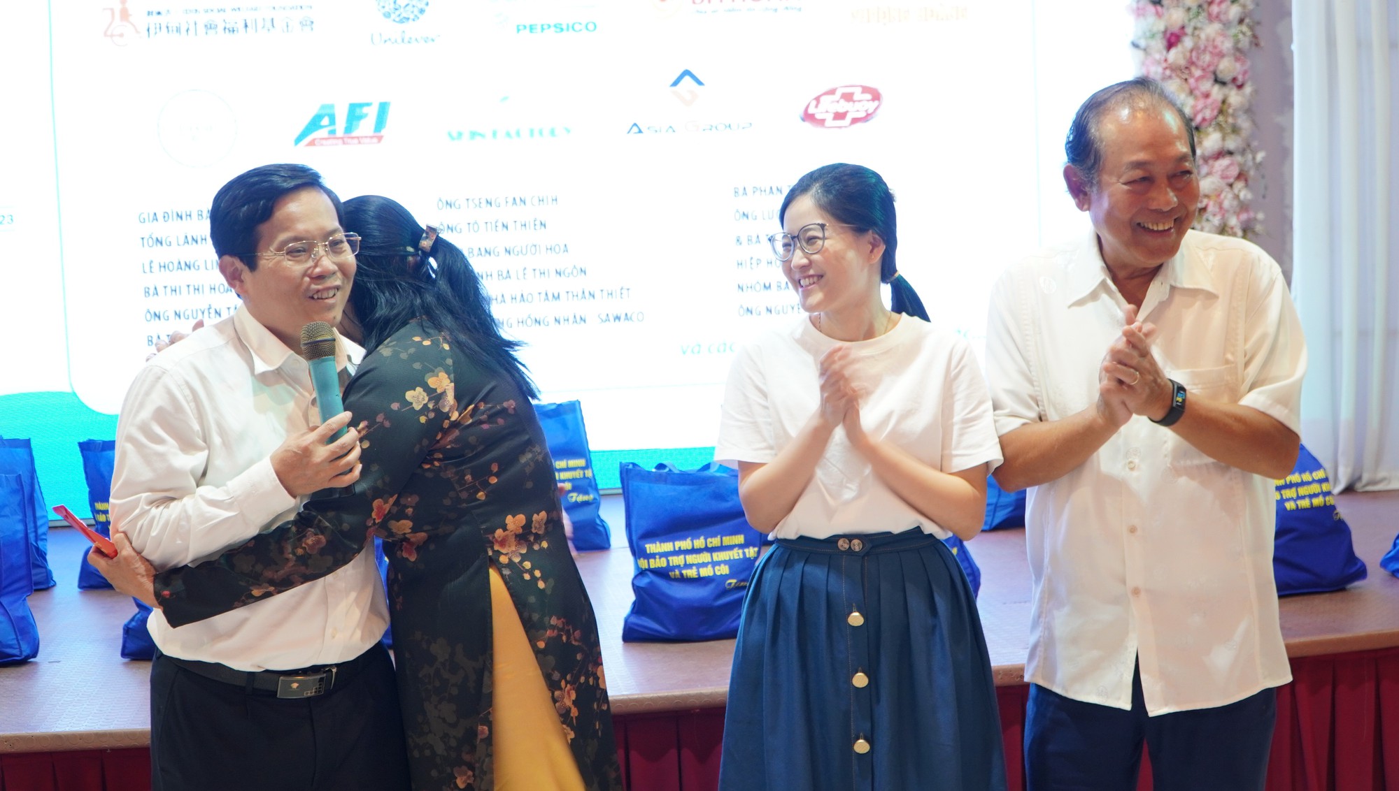 Tết tr&agrave;n ngập y&ecirc;u thương của người khuyết tật, trẻ mồ c&ocirc;i tại TP HCM - Ảnh 7.