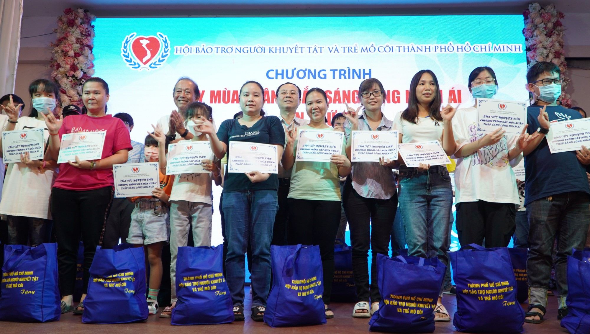 Tết tràn ngập yêu thương của người khuyết tật, trẻ mồ côi tại TP HCM