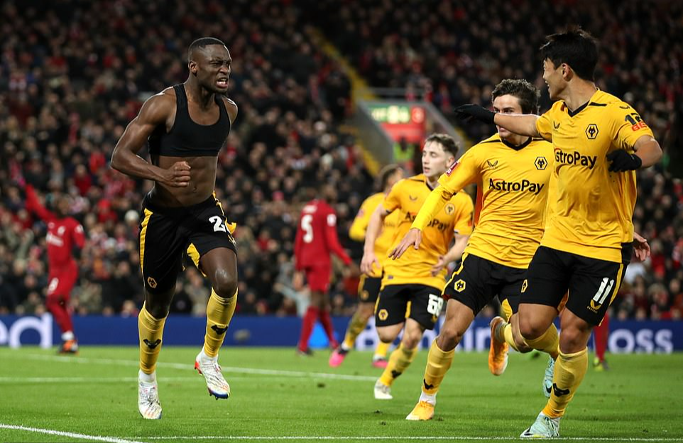 Liverpool sẩy ch&acirc;n, c&aacute;c đại gia Ngoại hạng thất bại FA Cup - Ảnh 8.