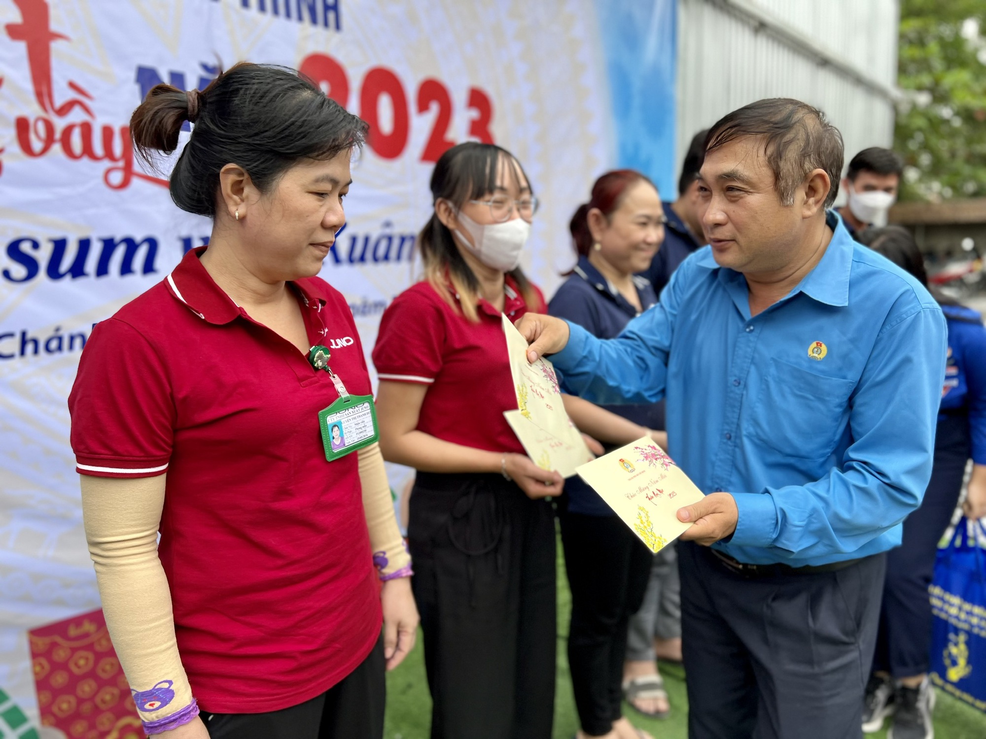 Nhiều nơi lo Tết cho công nhân