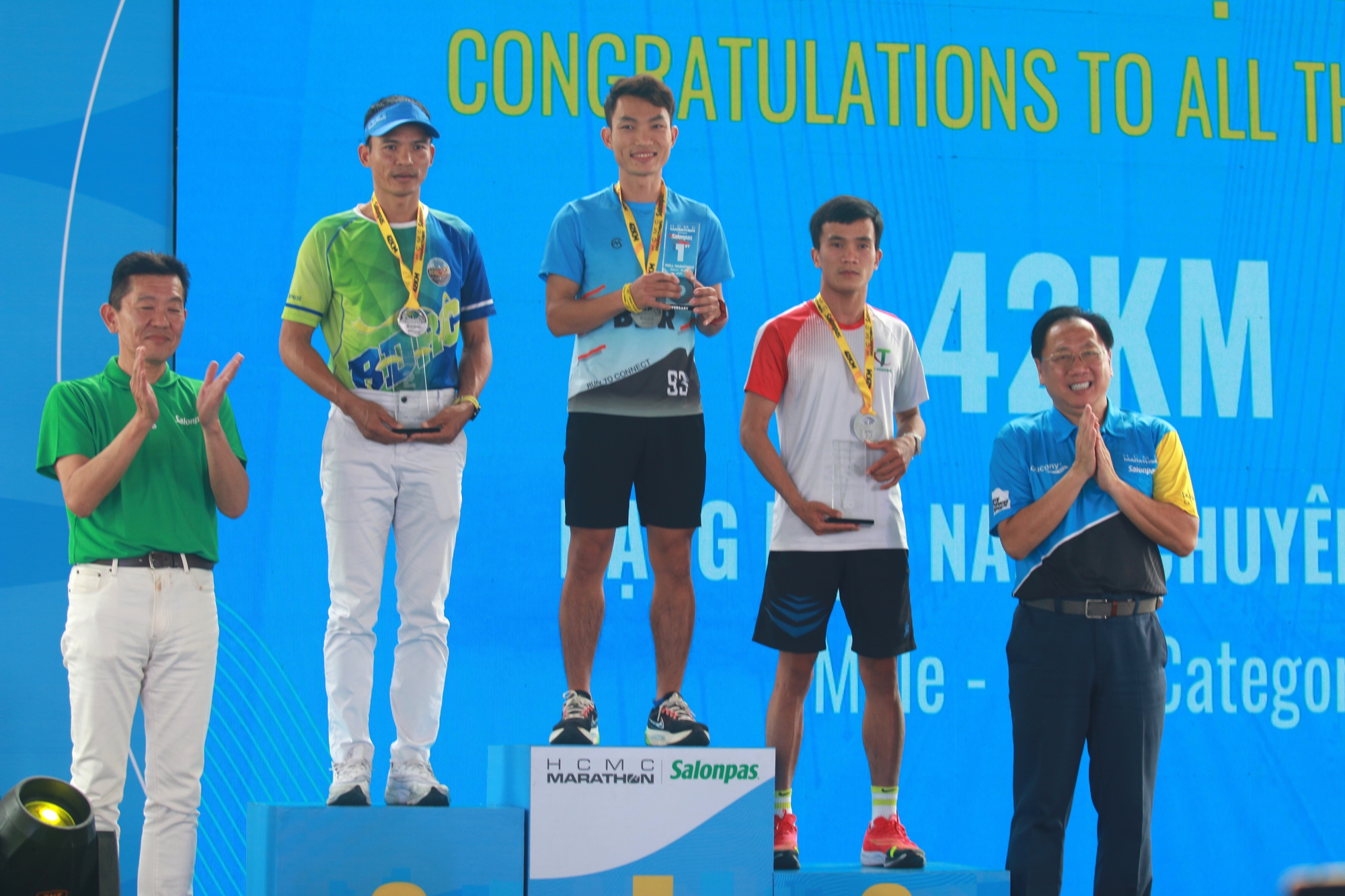 Nh&agrave; v&ocirc; địch SEA Games đăng quang giải Marathon TP HCM 2023 - Ảnh 4.