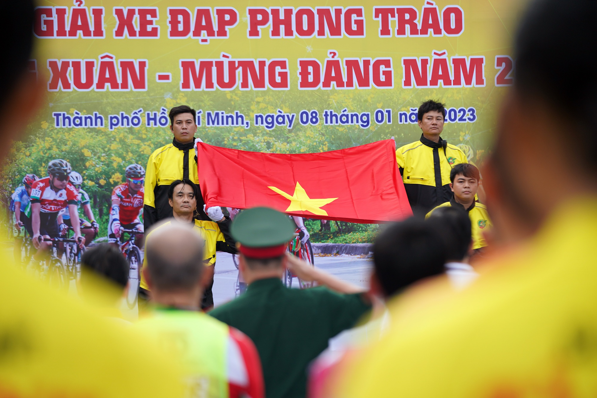 Sôi nổi giải xe đạp phong trào tại TP HCM - Ảnh 1.