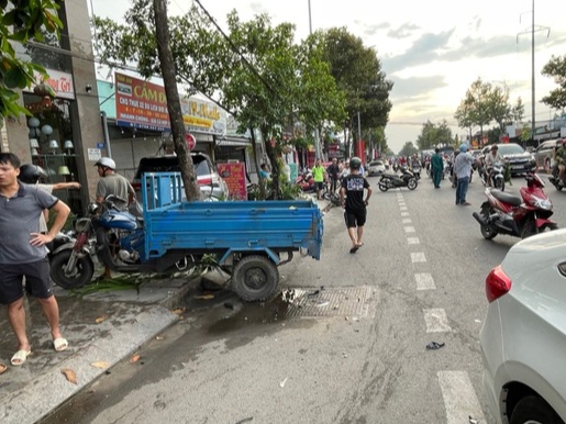 Điều tra vụ Ph&oacute; Gi&aacute;m đốc Sở Nội vụ tỉnh Đồng Nai l&aacute;i &ocirc;t&ocirc; va chạm với 3 xe kh&aacute;c - Ảnh 1.