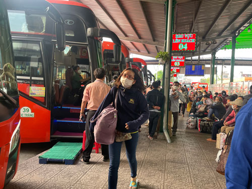 Vé xe Tết bắt đầu nóng - Ảnh 2.