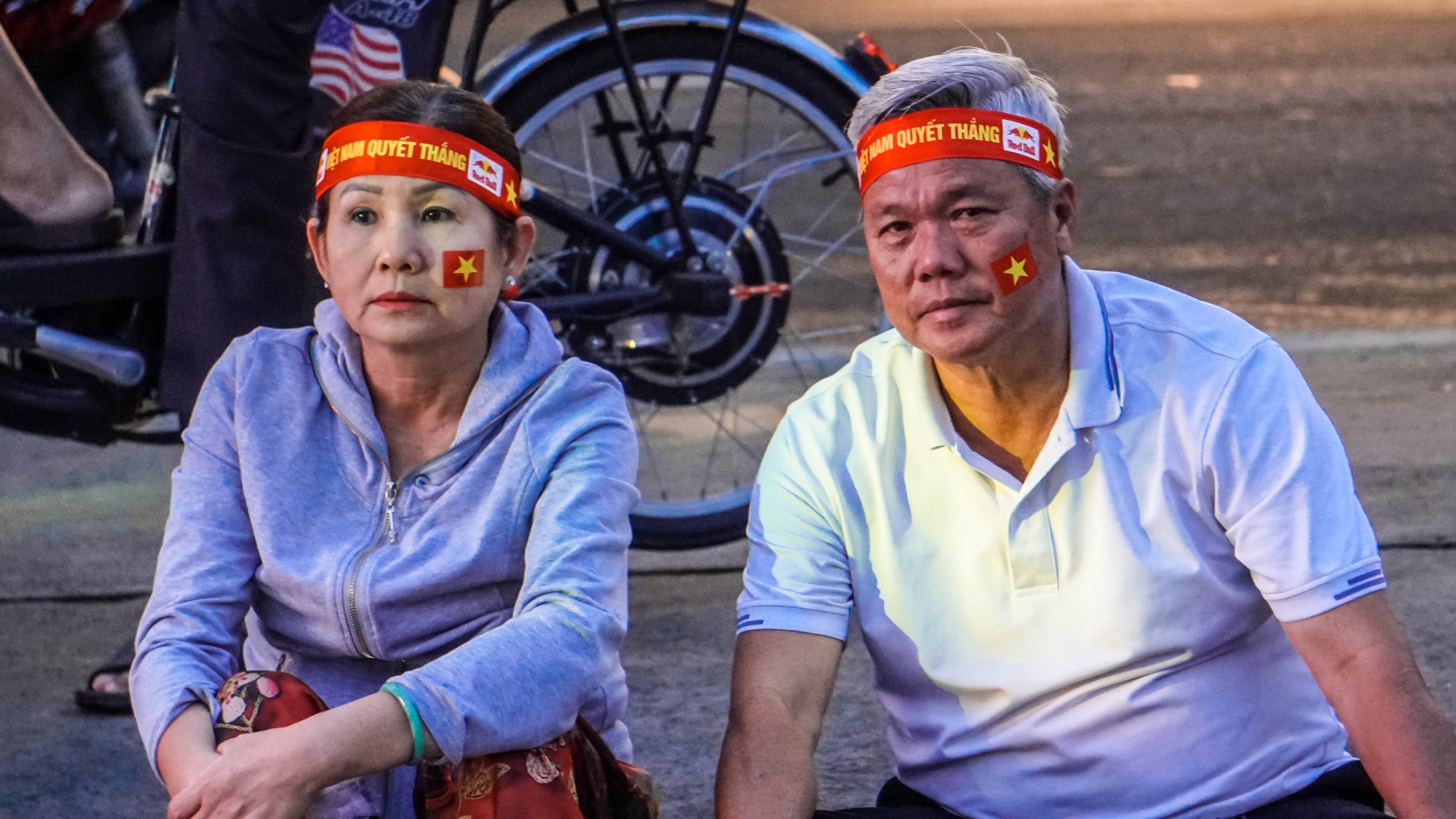 Cổ động viên đi hơn 100 km đến TP HCM cổ vũ đội tuyển Việt Nam