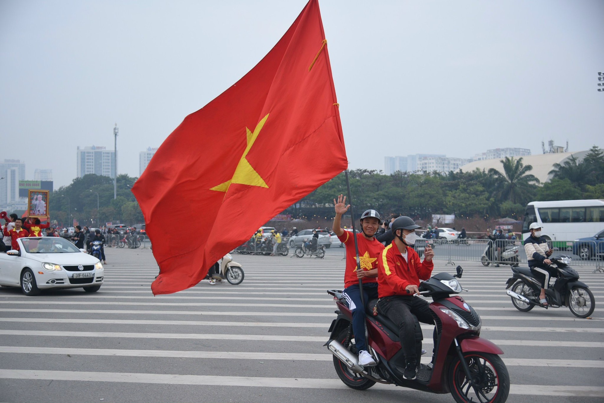 Chảo lửa Mỹ Đ&igrave;nh n&oacute;ng l&ecirc;n từng ph&uacute;t trước giờ G - Ảnh 3.