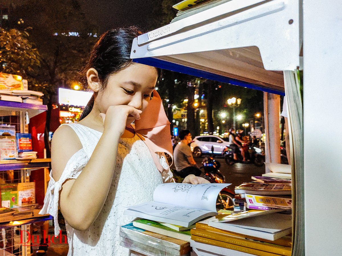 Không gian sách làm điểm đến Hồ Con Rùa thêm hấp dẫn