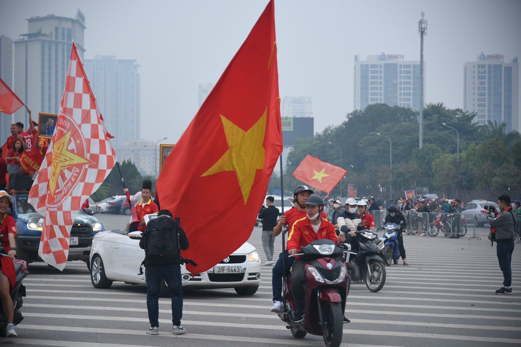 Chảo lửa Mỹ Đ&igrave;nh n&oacute;ng l&ecirc;n từng ph&uacute;t trước giờ G - Ảnh 4.