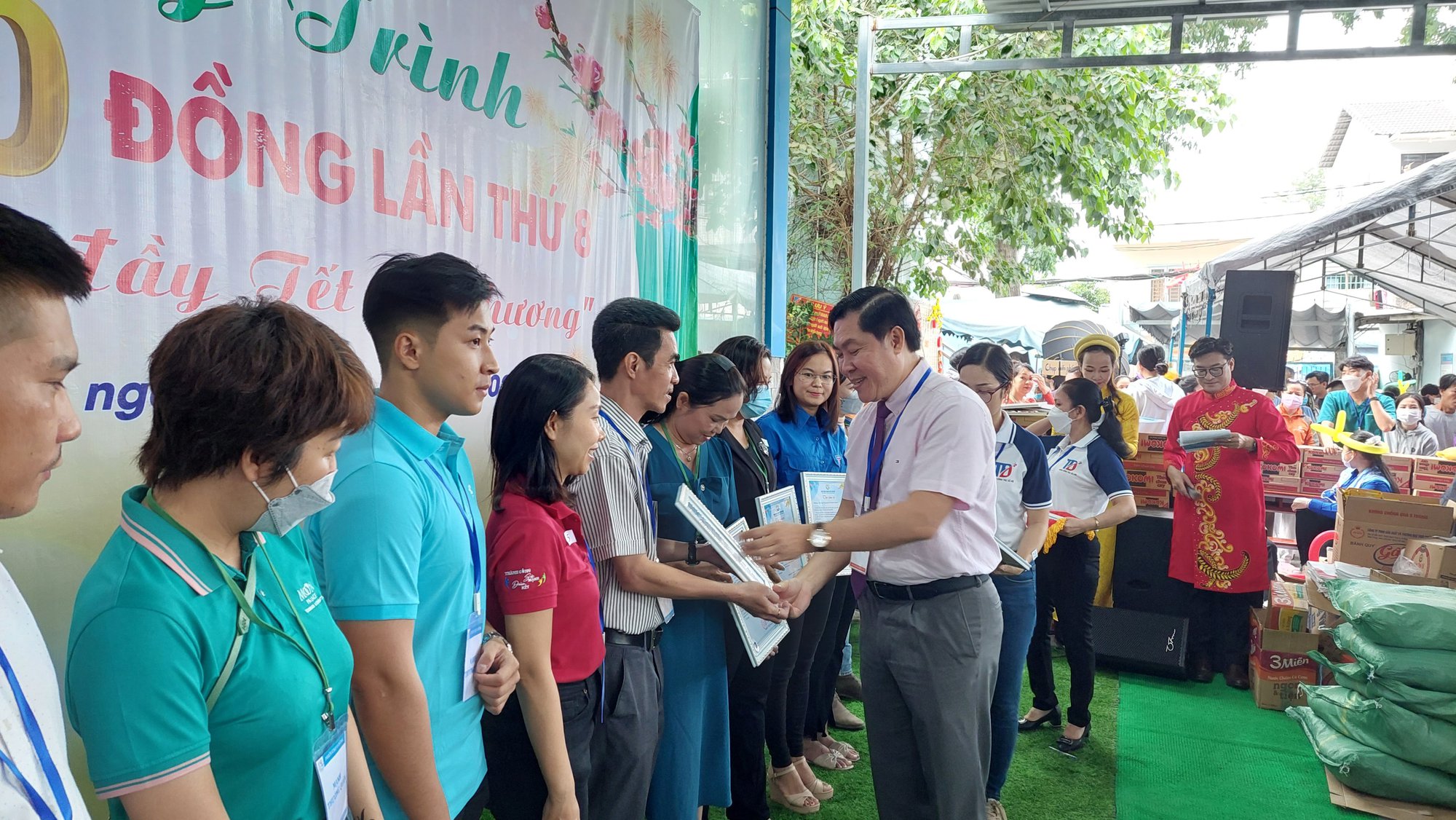 Nghĩa t&igrave;nh với Phi&ecirc;n chợ 0 đồng tại Bệnh viện Thủ Đức - Ảnh 5.