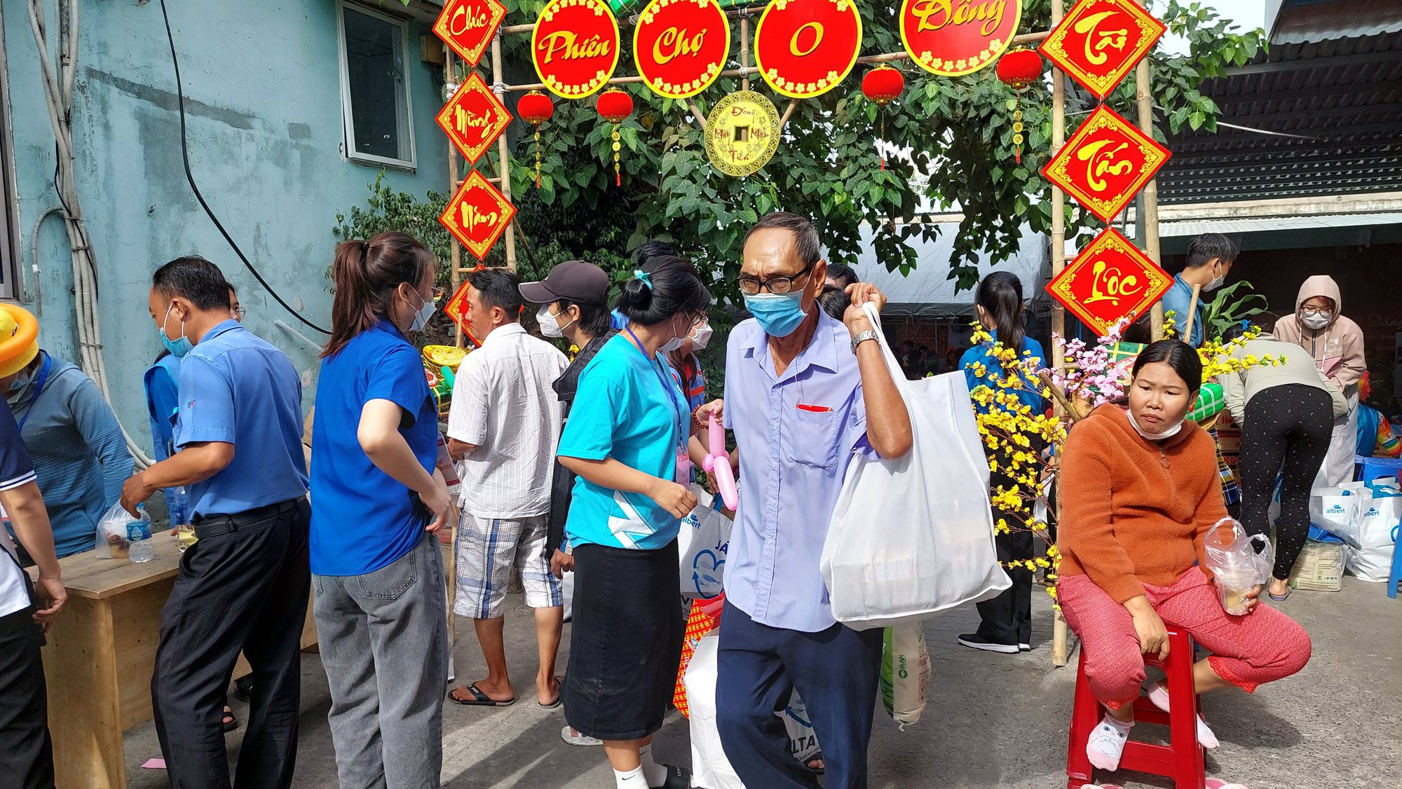 Nghĩa t&igrave;nh với Phi&ecirc;n chợ 0 đồng tại Bệnh viện Thủ Đức - Ảnh 2.