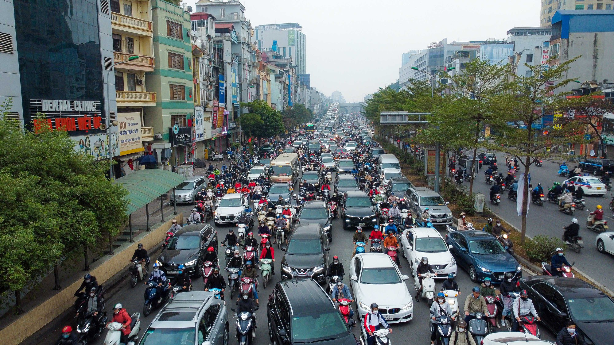 H&igrave;nh ảnh giao th&ocirc;ng tại điểm n&oacute;ng Ng&atilde; Tư Sở  trong ng&agrave;y đầu ph&acirc;n luồng - Ảnh 12.