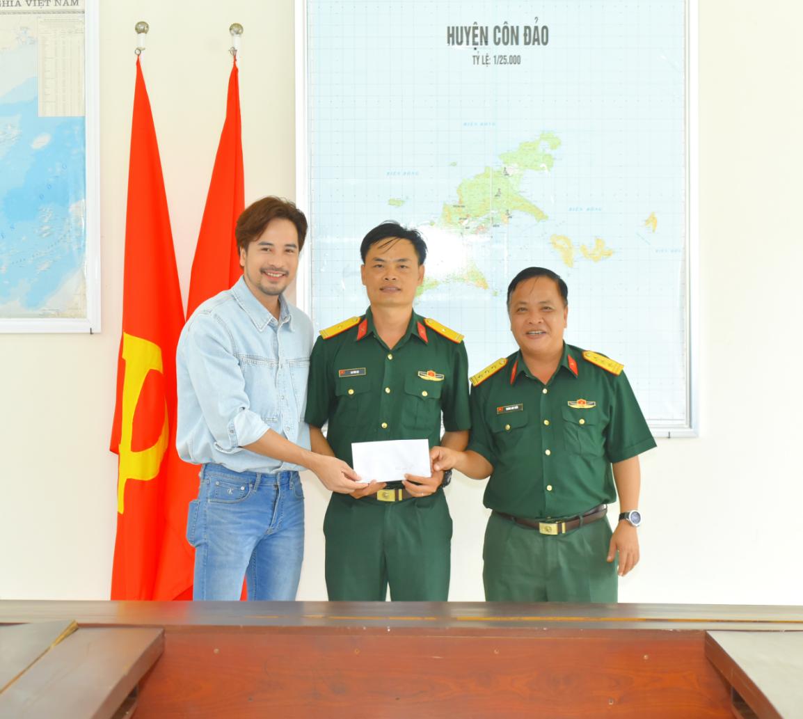 Diễn viên Đoàn Minh Tài cùng quỹ Trái tim nhân ái trao yêu thương tại Côn Đảo