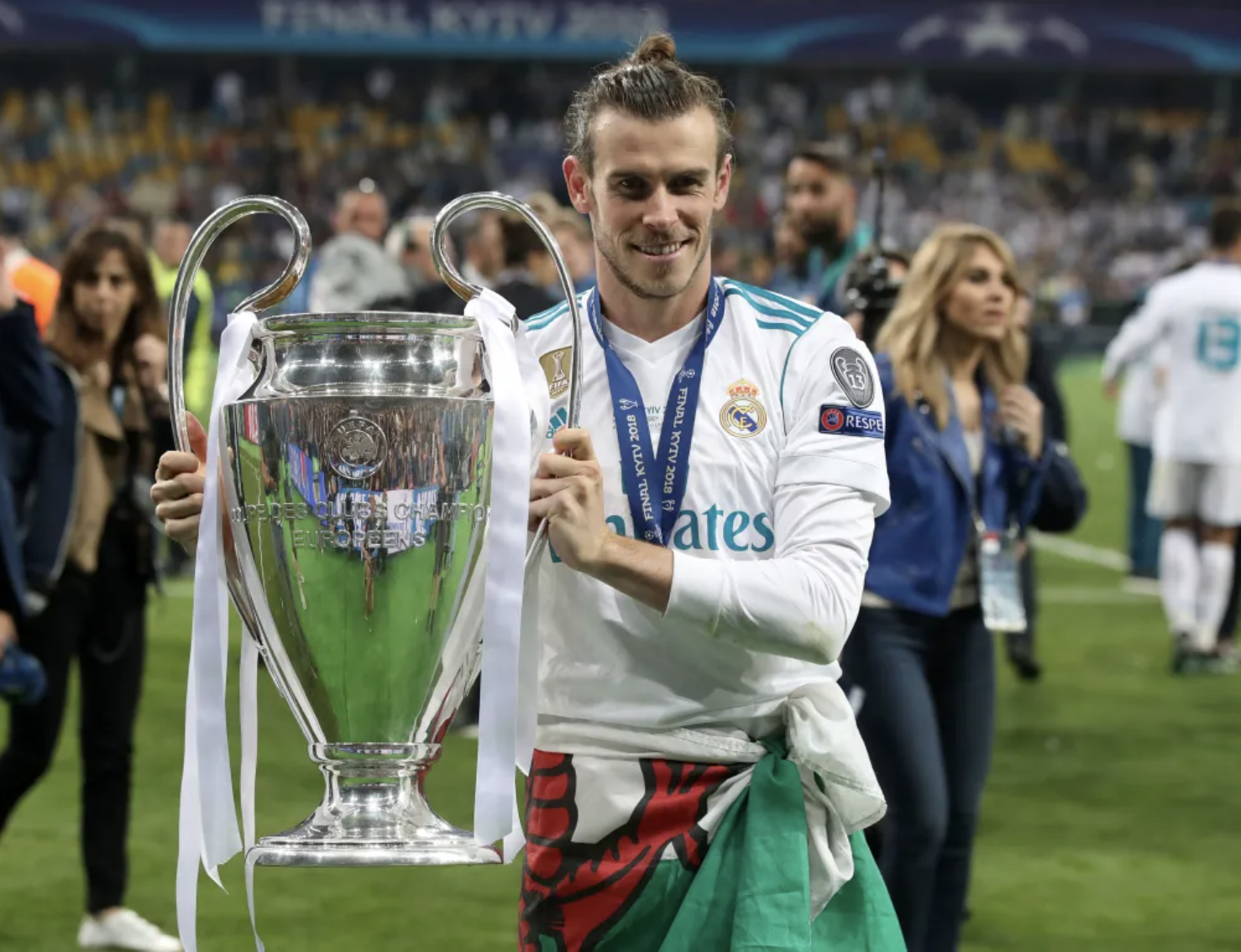 Gareth Bale tuy&ecirc;n bố giải nghệ, Xứ Wales tiếc nhớ thủ lĩnh si&ecirc;u sao - Ảnh 8.