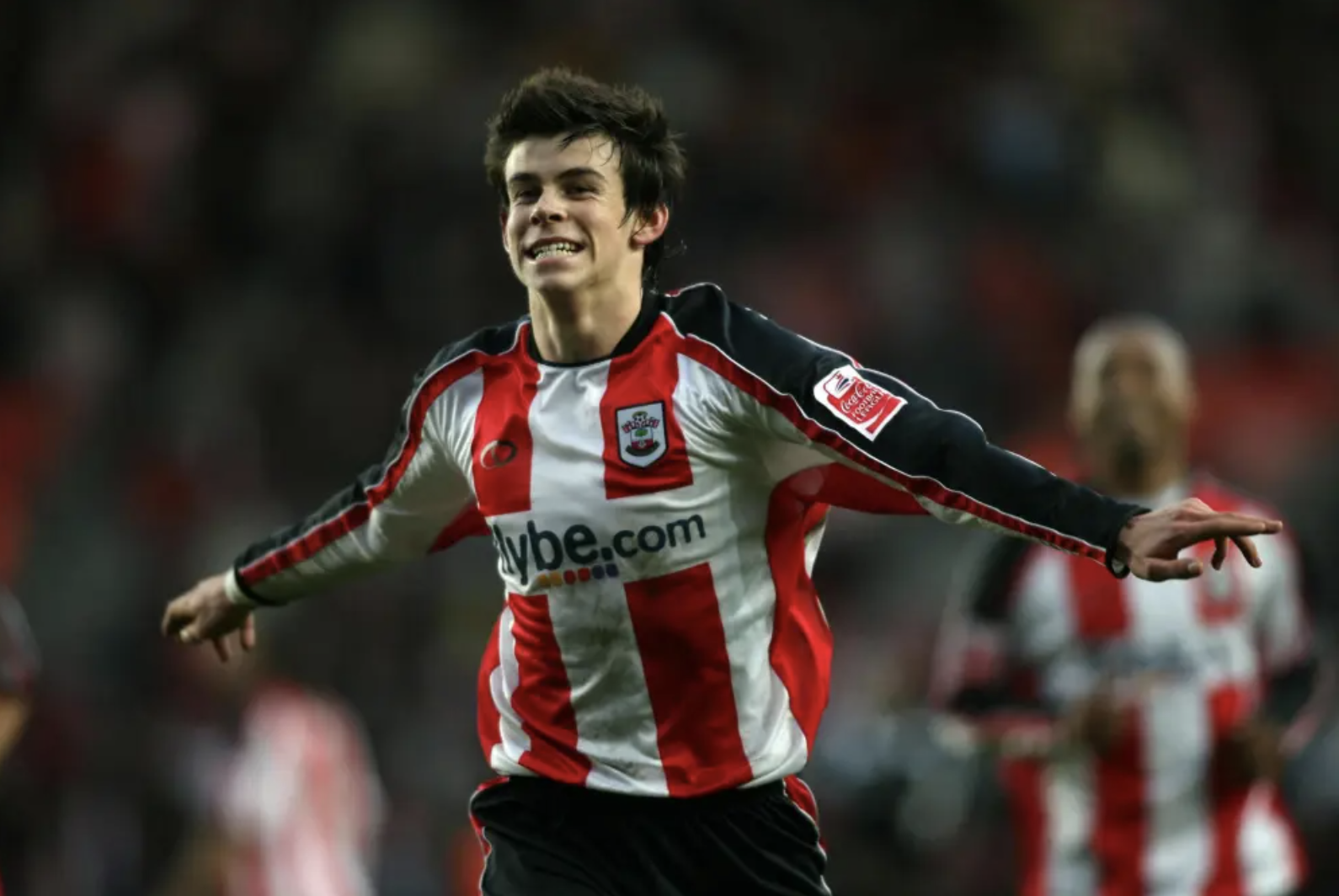 Gareth Bale tuy&ecirc;n bố giải nghệ, Xứ Wales tiếc nhớ thủ lĩnh si&ecirc;u sao - Ảnh 2.
